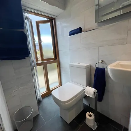 Robins Nest, Near Sennen Cove, 14 Beaches, Minack Holiday home Penzance