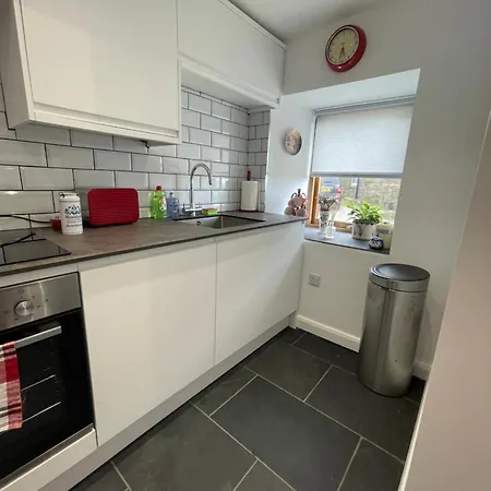 Robins Nest, Near Sennen Cove, 14 Beaches, Minack Holiday home